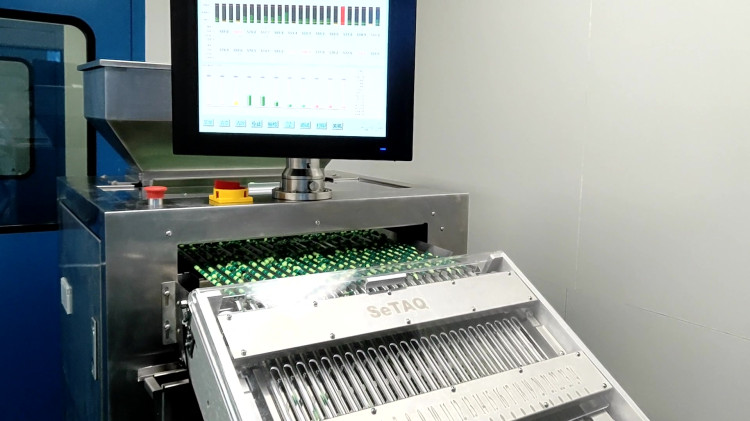 膠囊檢重秤30萬(wàn)粒/小時(shí)稱(chēng)重現(xiàn)場(chǎng)